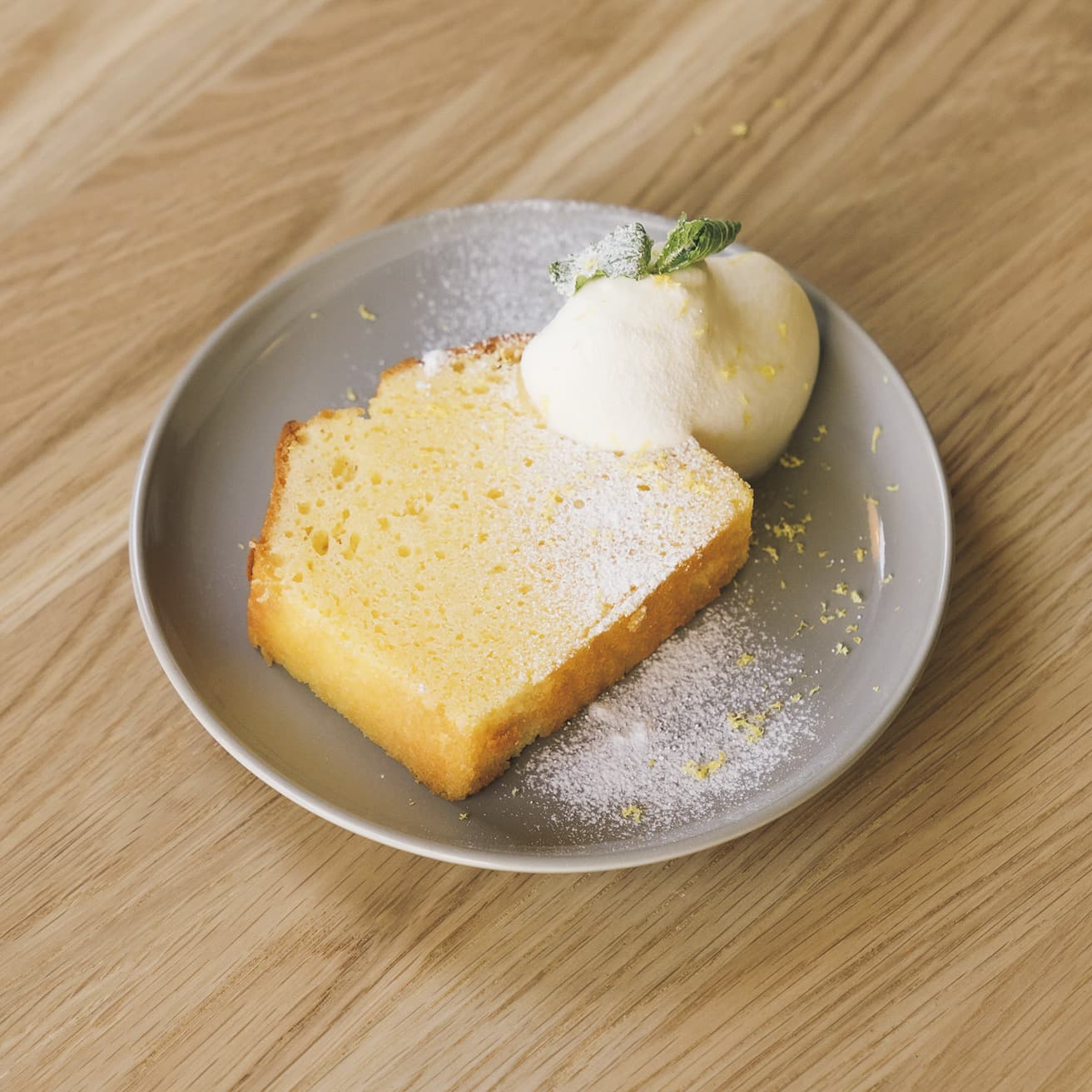 パウンドケーキなどのスイーツも楽しめる。600円〜。