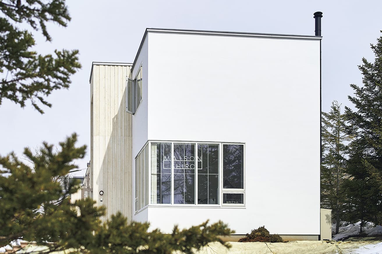 建物は2階建て。