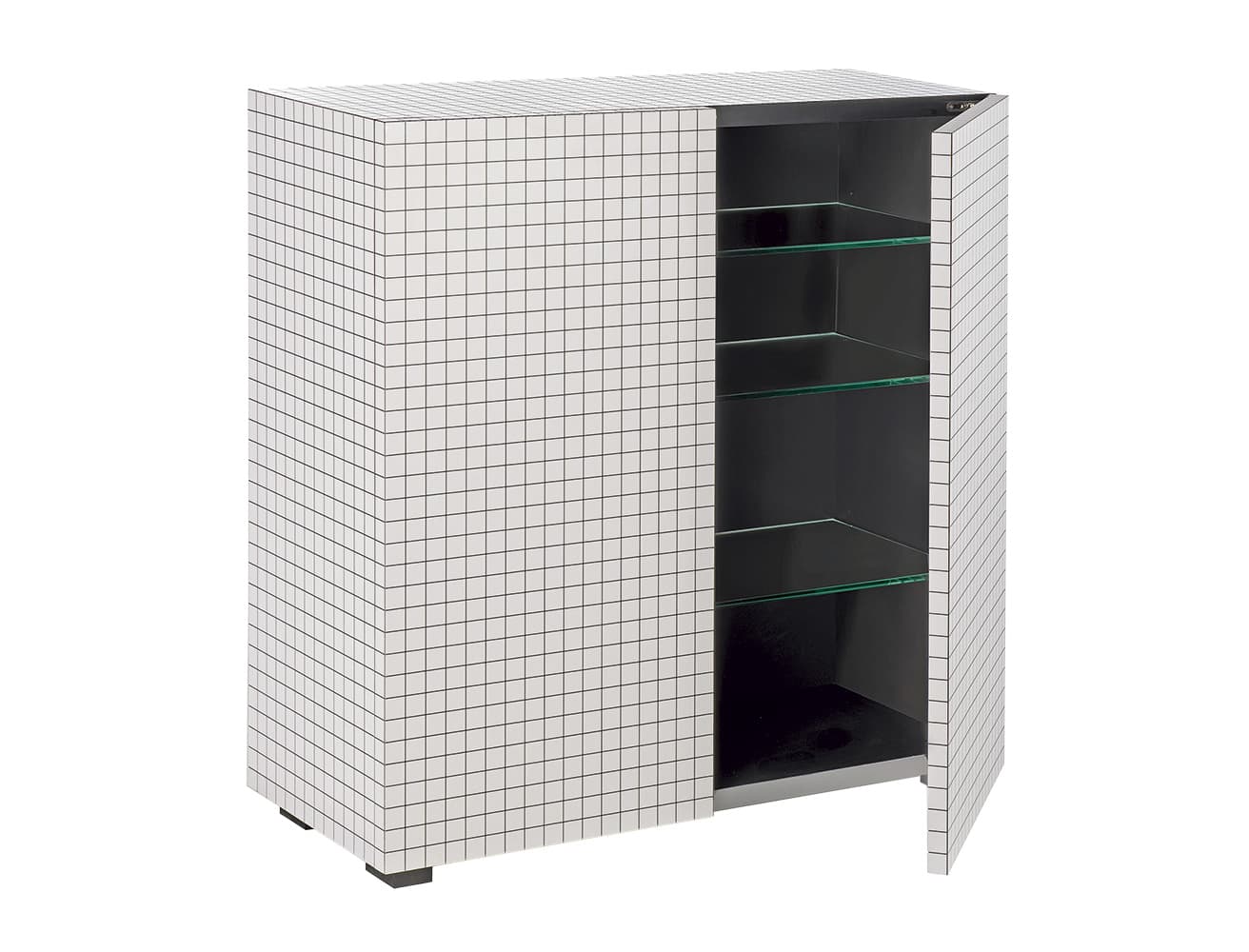 《クアデルナ》コレクションのカップボード1,896,400円。