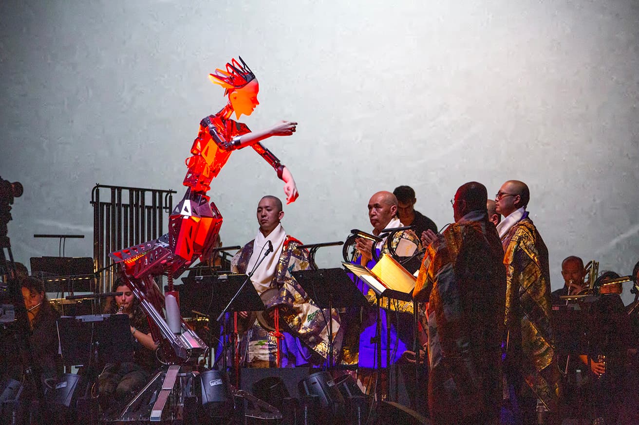 Android Opera MIRROR: Photo by Claude Gassian White Hand Chorus NIPPON: Photo by Mariko Tagashira