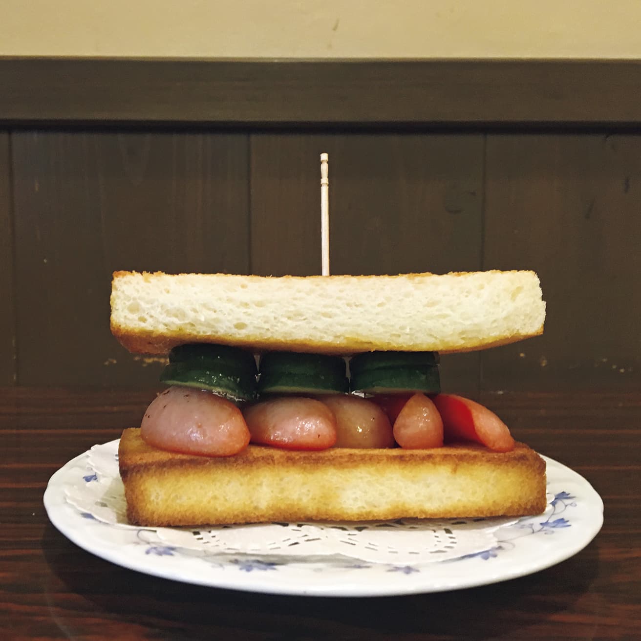 〈切通し進々堂〉