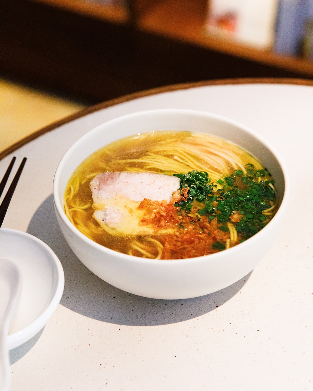 締めにおすすめのあっさりした煮干しラーメン、950円。