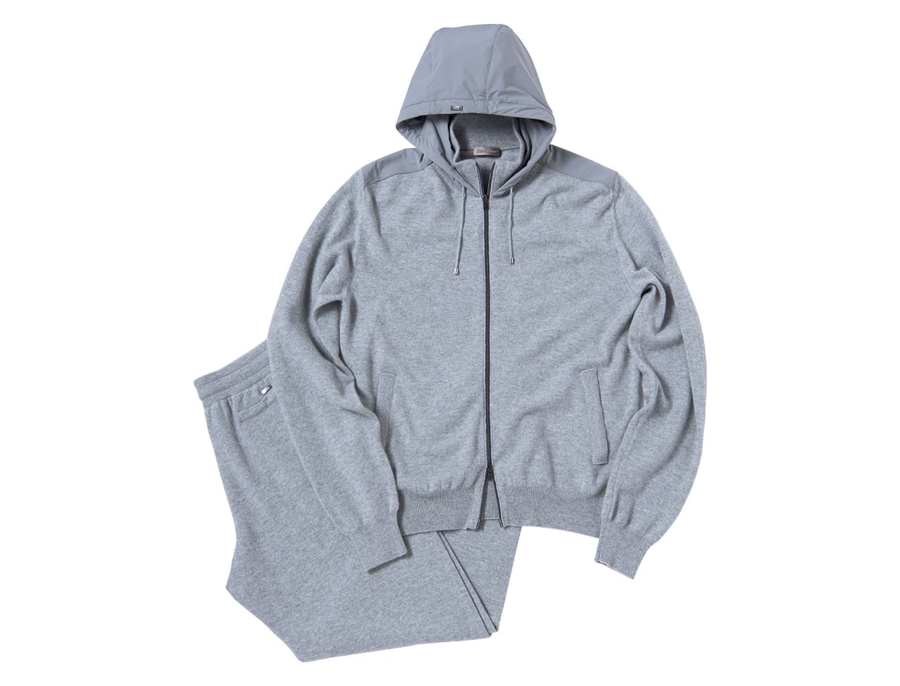 カシミヤのセットアップ 412,500円。