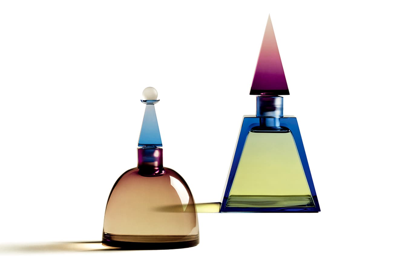 ①Lalique《ジェームズ・タレル＆ラリック》　ボトルに合わせて香水もタレルさまがプロデュース。左／PURPLE SAGE、右／RANGE RIDER各2,970,000円（ラリック ジャパン TEL 0120 505 220）。