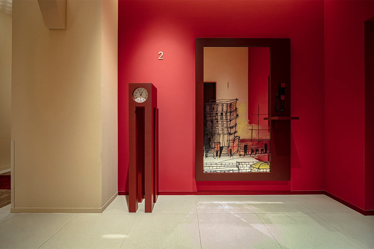 HOTEL IL PALAZZO 《Dear Morris》（1989年、ホールクロック）/ photo_Satoshi Asakawa