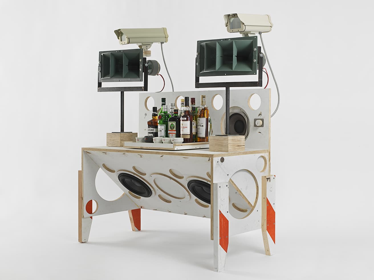 アートピース《Model Ninety Three, 2023》w151.1×d148.6×h74.9cm ©️Tom Sachs