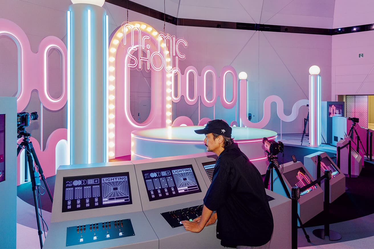 観客が調整卓を操作して “裏方” になりきれる新曲「IMA IMA IMA」展示。