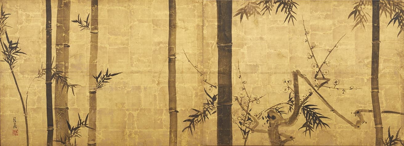 重文《竹梅図屏風》尾形光琳 東京国立博物館蔵。金地に墨のみを用いて、竹と梅を描いている。意匠化された梅は「光琳梅」とも。同展では、《風神雷神図屏風》以外にも、他館が所蔵する光琳作品も展示する。image_TNM Image Archives