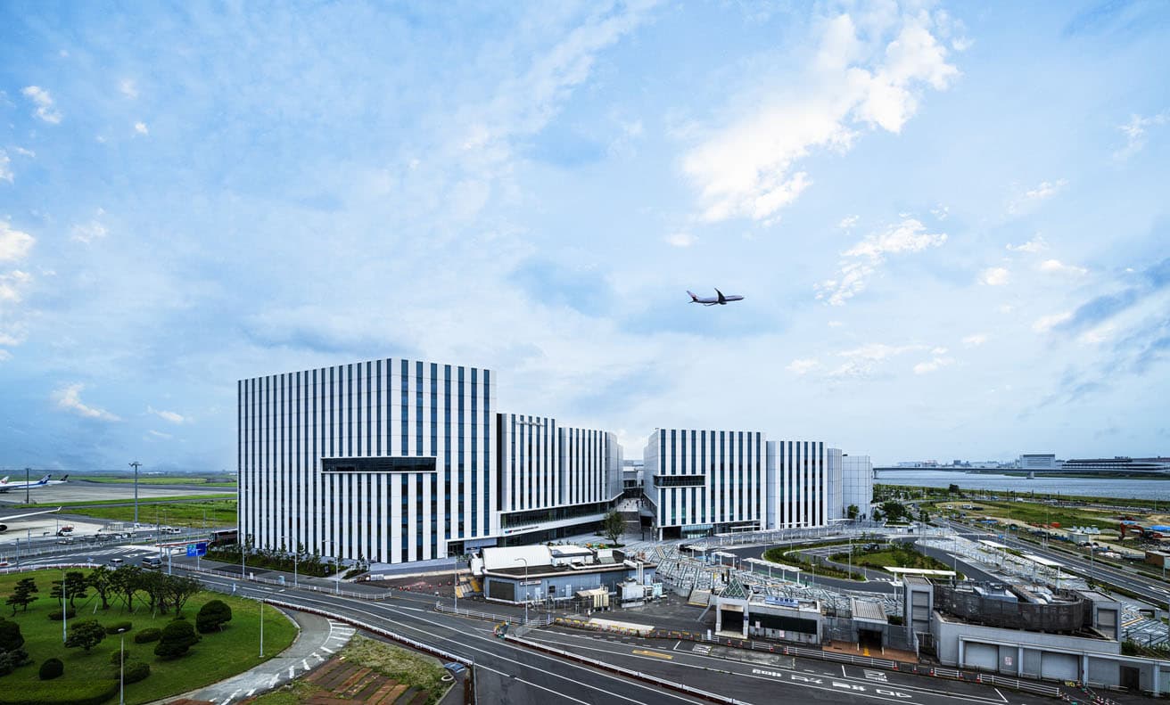 地上11階・地下1階の大規模複合施設〈HANEDA INNOVATION CITY〉。延べ床面積は約131,000平方メートル。