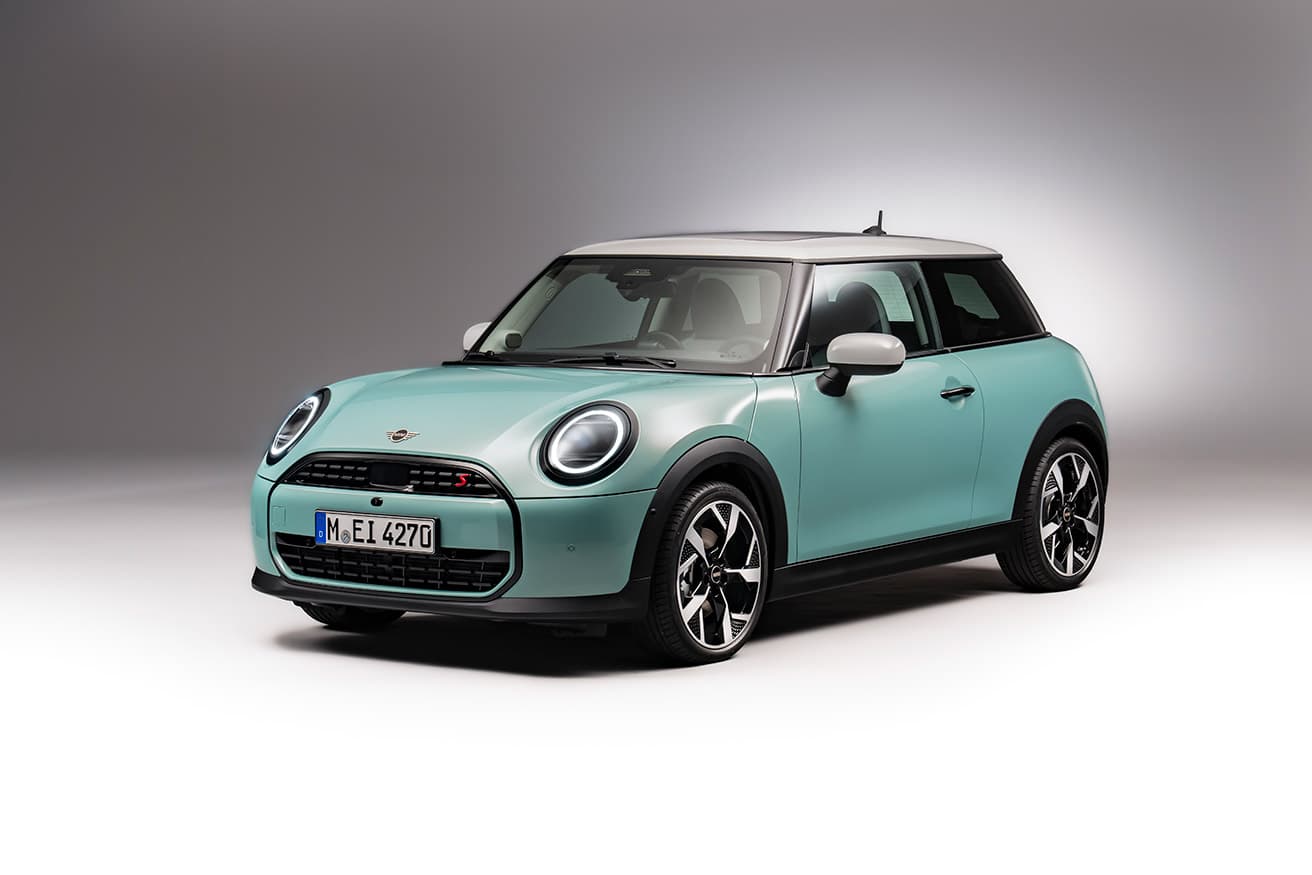 《MINI Cooper（3ドア）》。4人乗り。