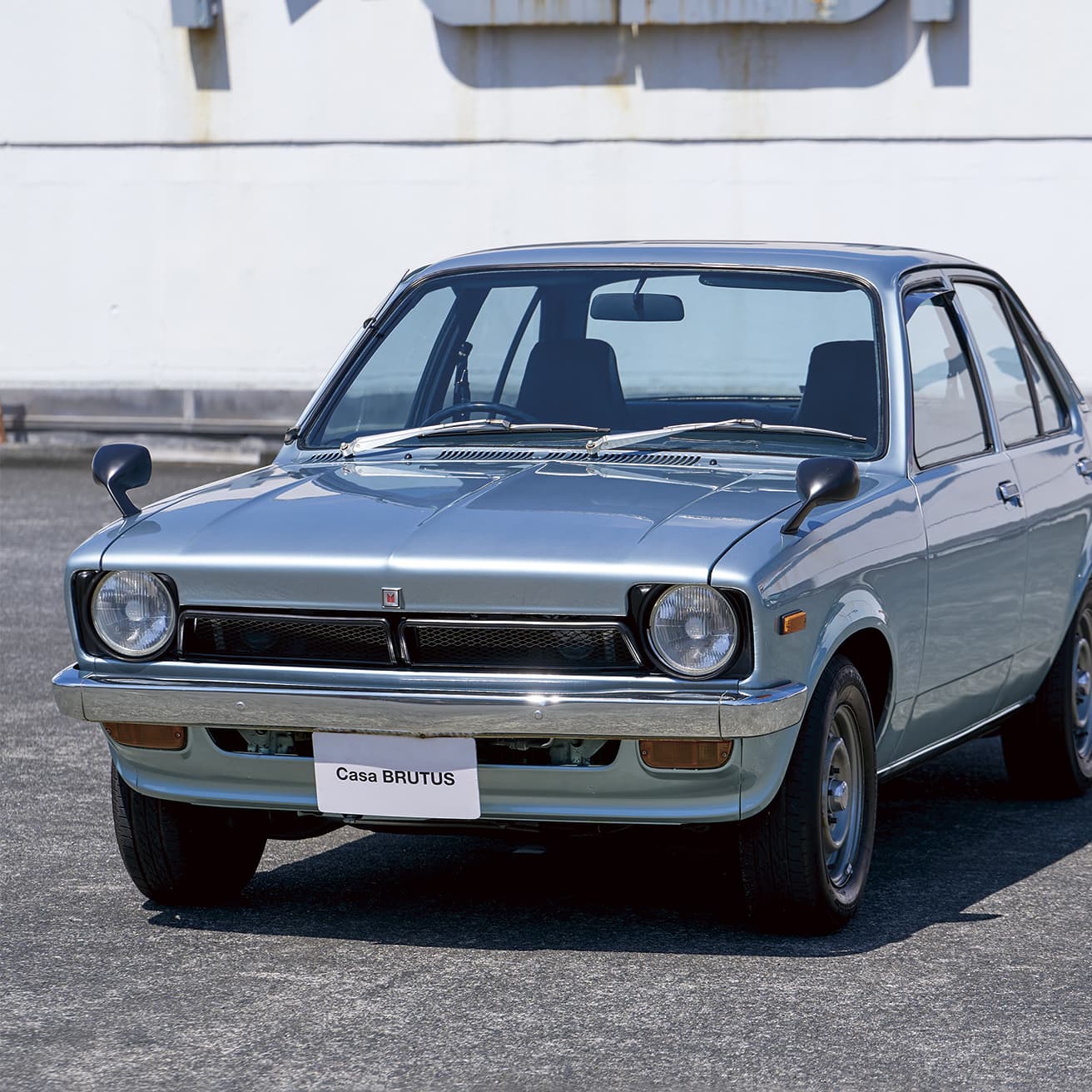 撮影車は、後方にスラントするノーズを持つ貴重な初期型。