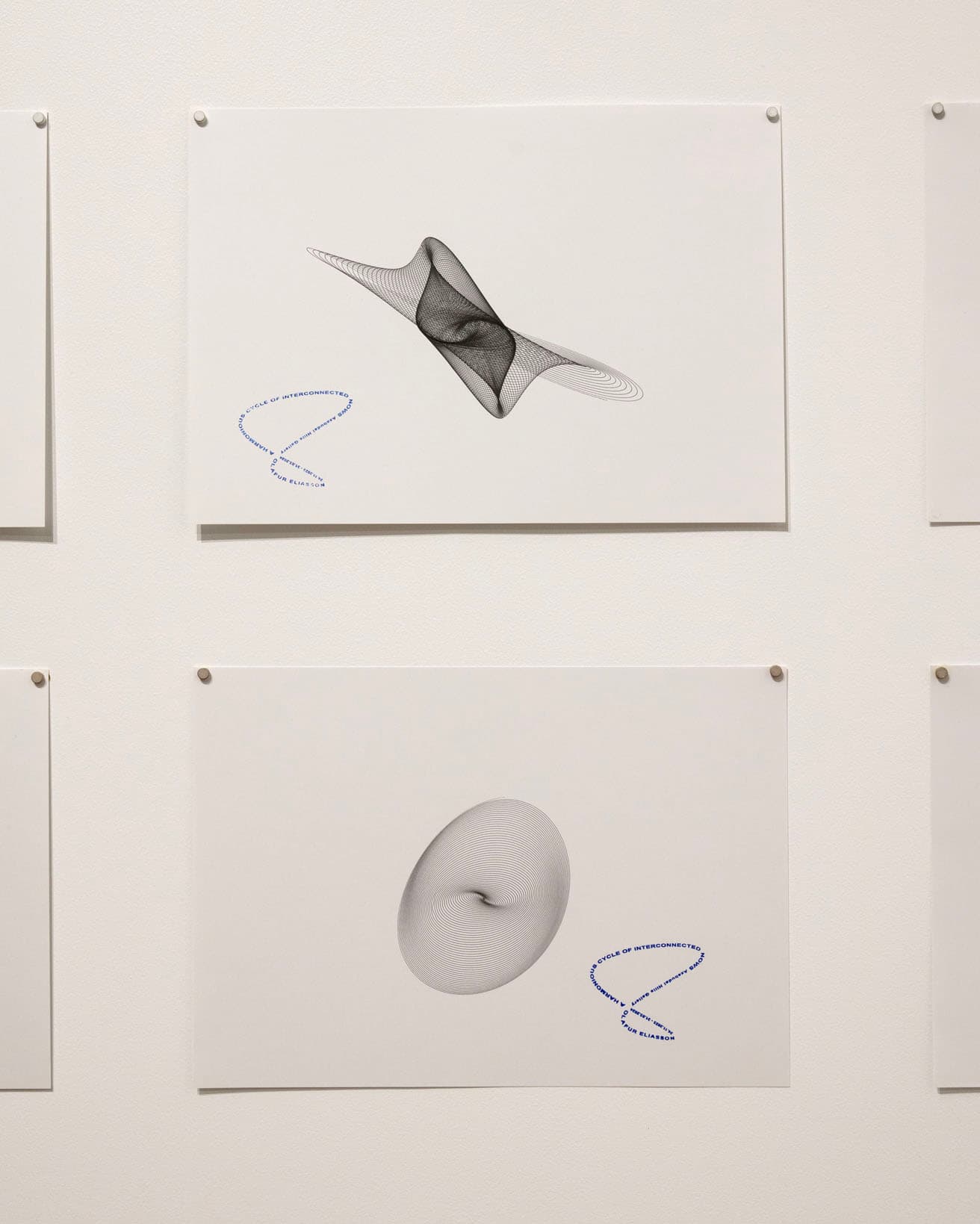 《終わりなき研究》。「ハーモノグラフ」で描かれたドローイング。