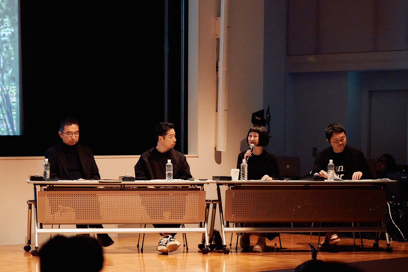 左から審査委員の藤本壮介、谷尻誠、吉田愛、〈NOT A HOTEL〉代表の濵渦伸次。※片山正通氏はやむを得ない事情により欠席