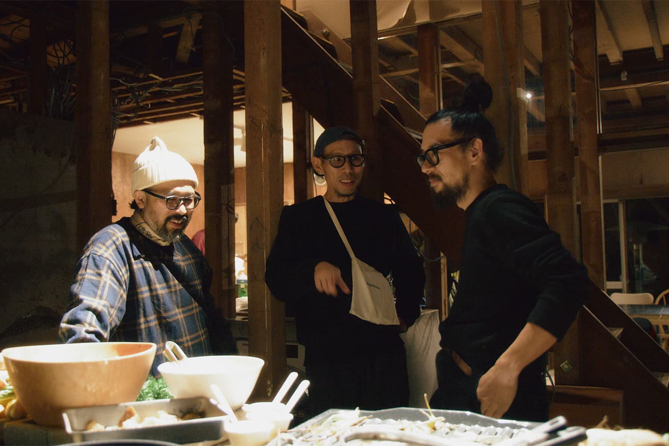 左から〈青果ミコト屋〉の鈴木鉄平、〈タネト〉の奥津爾、建築家の岡村俊輔。
