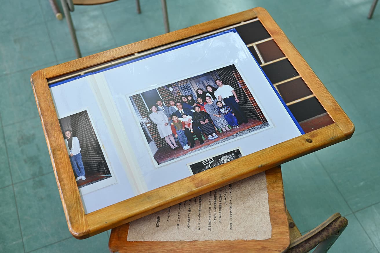 簡単に撮れ、写真が溢れる時代だからこその1枚とその物語が綴られる。