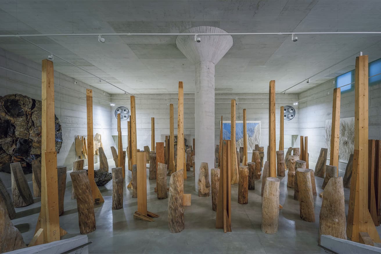 地下展示室ではマリオ・チェロリ展が3月23日まで開催。