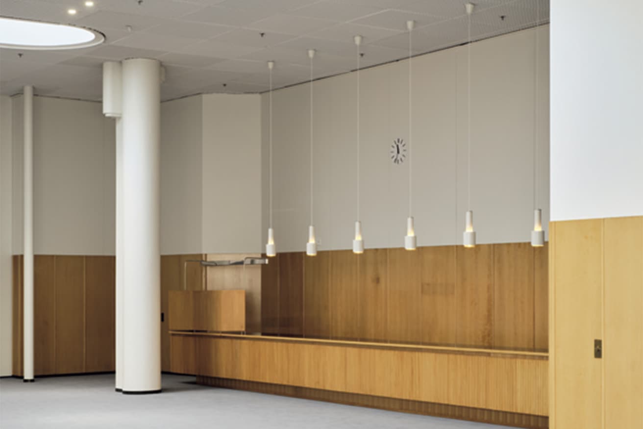 建具、照明、窓やドアハンドルまですべて修復された。photo_Tuomas Uusheimo