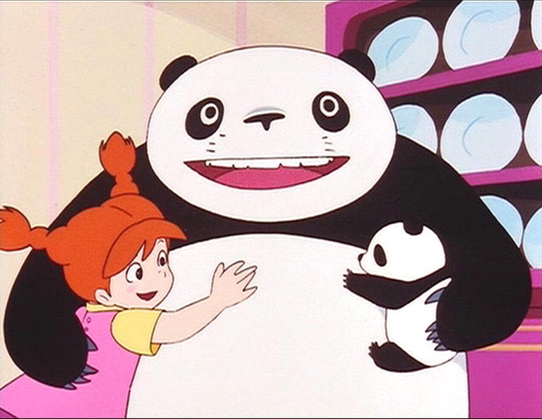 パンちゃんとミミ子を抱きかかえるパパンダ。(C)TMS