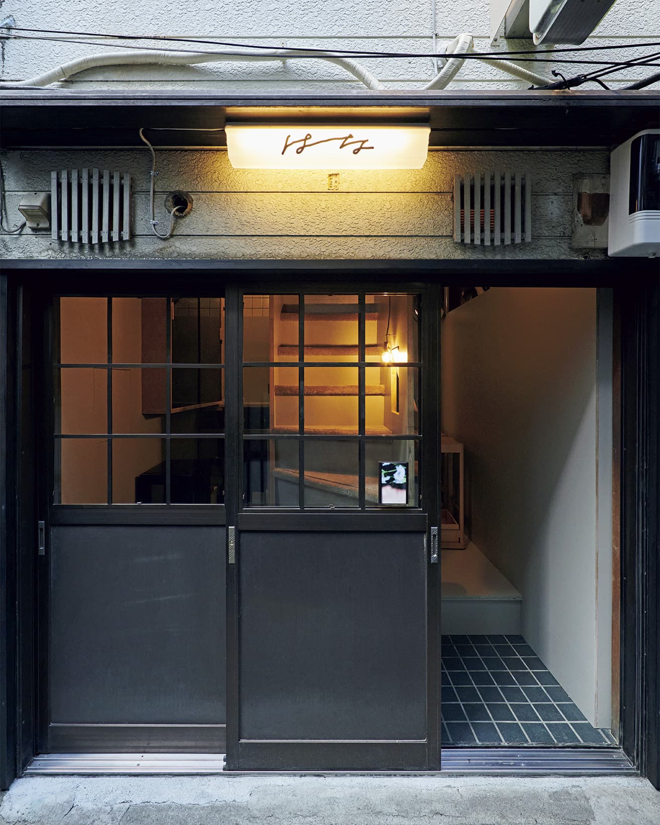 焼き鳥の名店だった躯体を活かした。photo_Shintaro Tohyama 