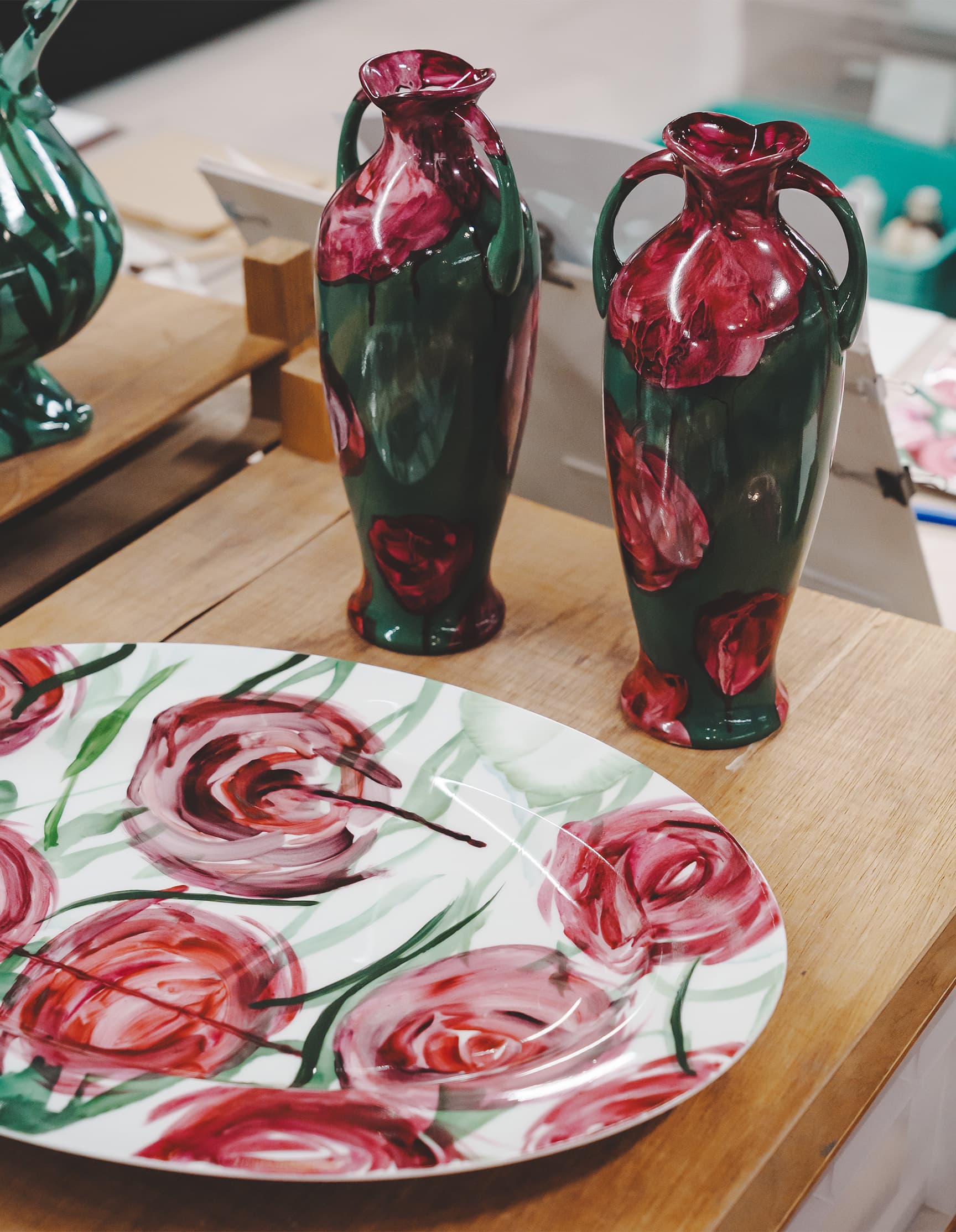 マスターペインターがグリーンのレイヤーを担当し、トゥーグッドが薔薇を描いて完成した新作《ROSE》。