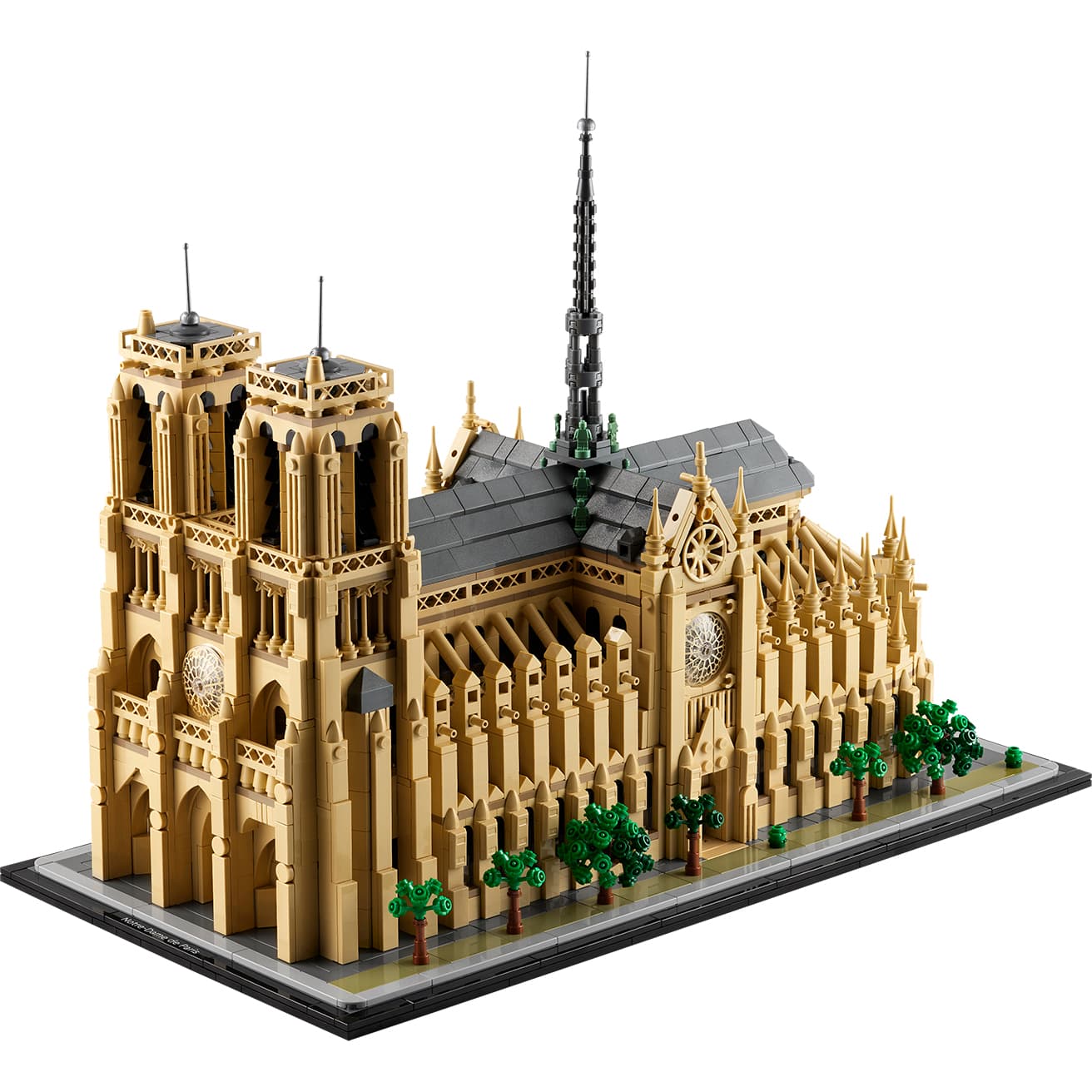 完成イメージ。《レゴ®アーキテクチャー ノートルダム大聖堂》31,980円。LEGO, the LEGO logo and the Minifigure are trademarks of the LEGO Group. ©2024 The LEGO Group.