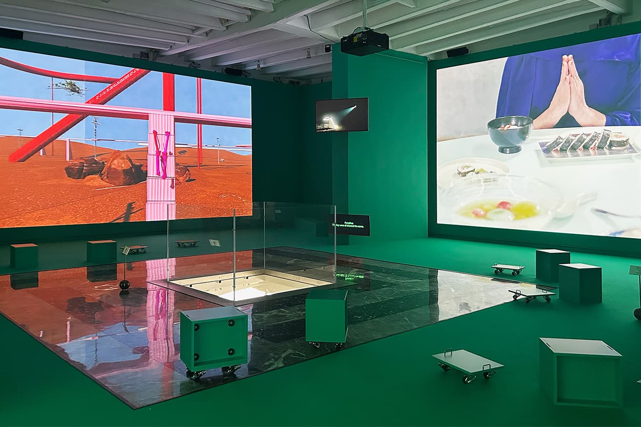 藤倉麻子と大村高広が手がけたメインギャラリーの展示の様子。(c) Asako Fujikura + Takahiro Ohmura