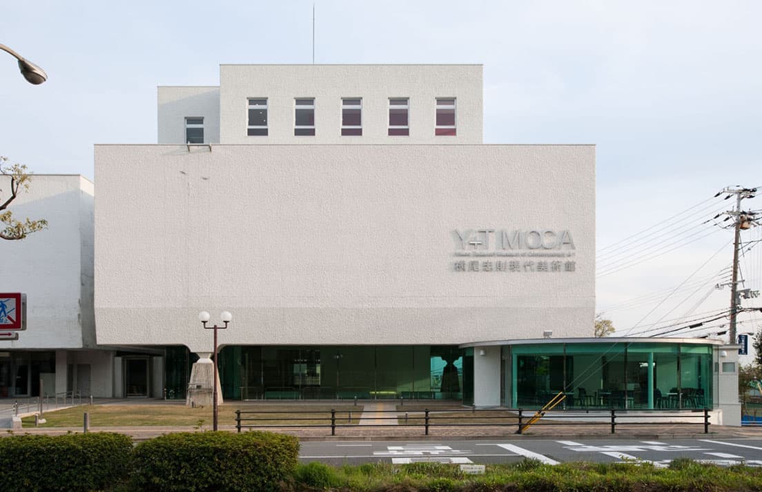 〈横尾忠則現代美術館〉外観。