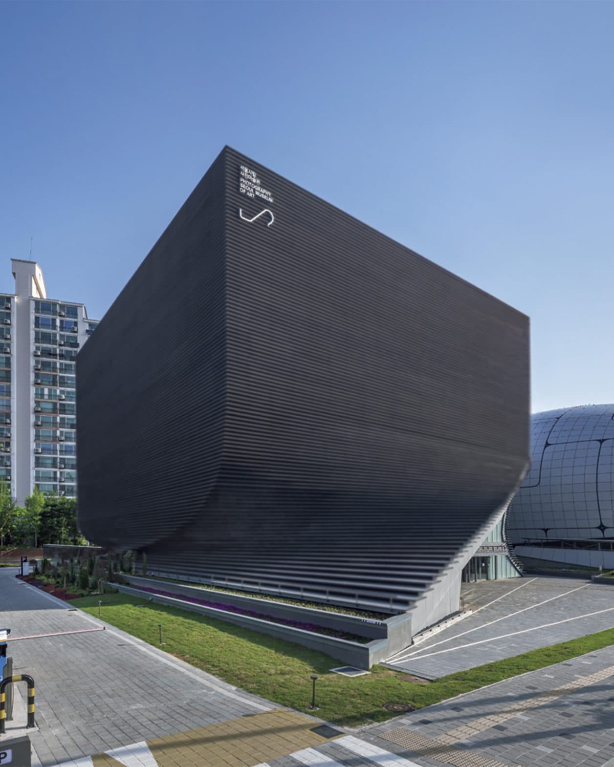 韓国・ソウルに構想10年を経て誕生した、カメラが捉える光と時間を形にした写真美術館。