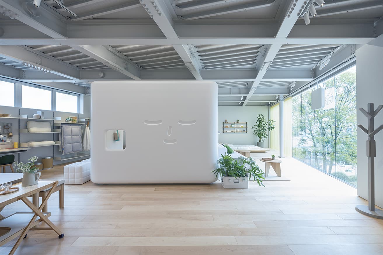 中央の「TOFU ROOM」は空間の動線を緩やかに区切る役割も。