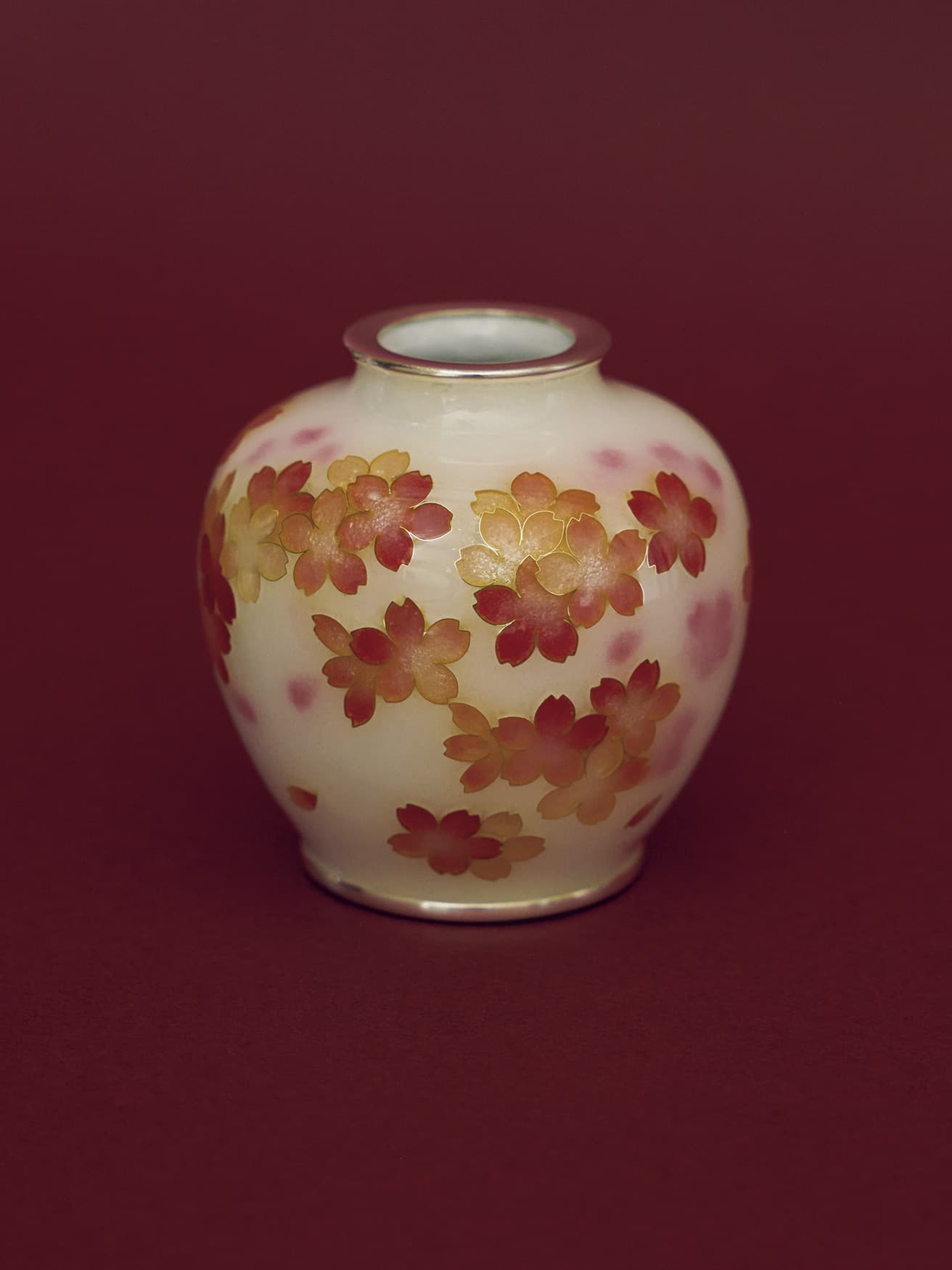 Purchase No. 87【Owari Shippō Vase】A delicately crafted, beautifully lustrous cloisonné vase from a place once known as Owari.