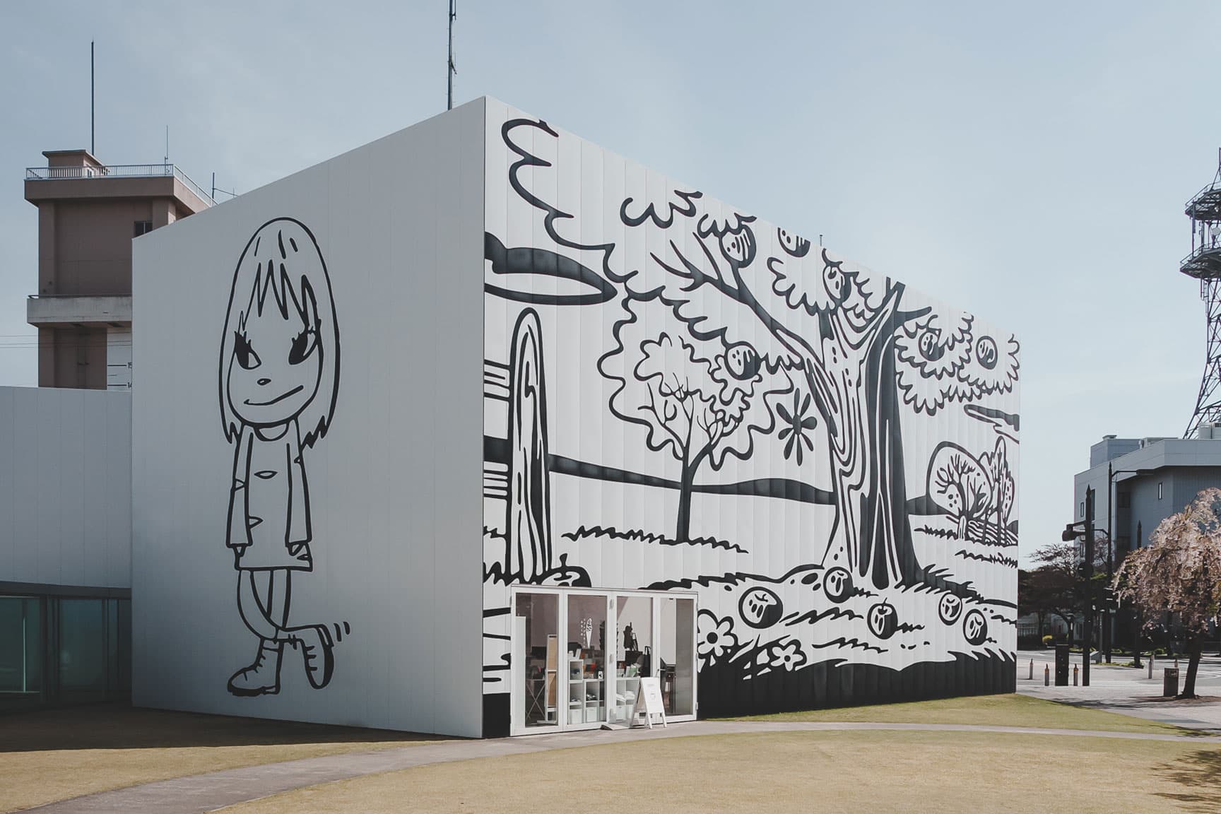 街中に広がる〈十和田市現代美術館〉と、市内に点在するアートな建築【青森でアートを巡る旅へ】