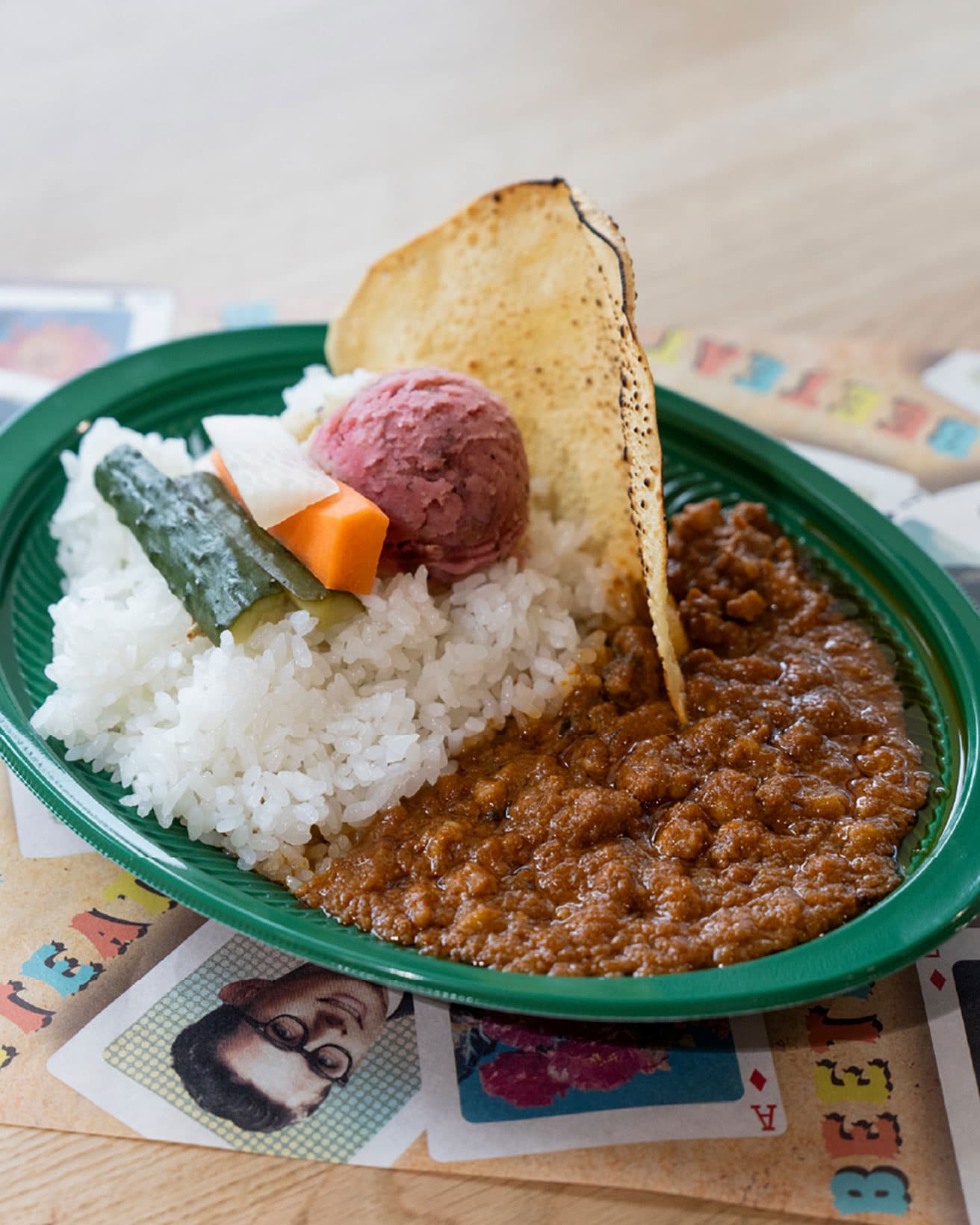 〈BEET EAT ハラカド〉のカレーは神戸牛とポーク、チキン、エビの3種類からメインを選択可能。1種類1,380円〜。●東京都渋谷区神宮前6-31-21 東急プラザ原宿 ハラカド 6F。TEL 03 6433 5250。