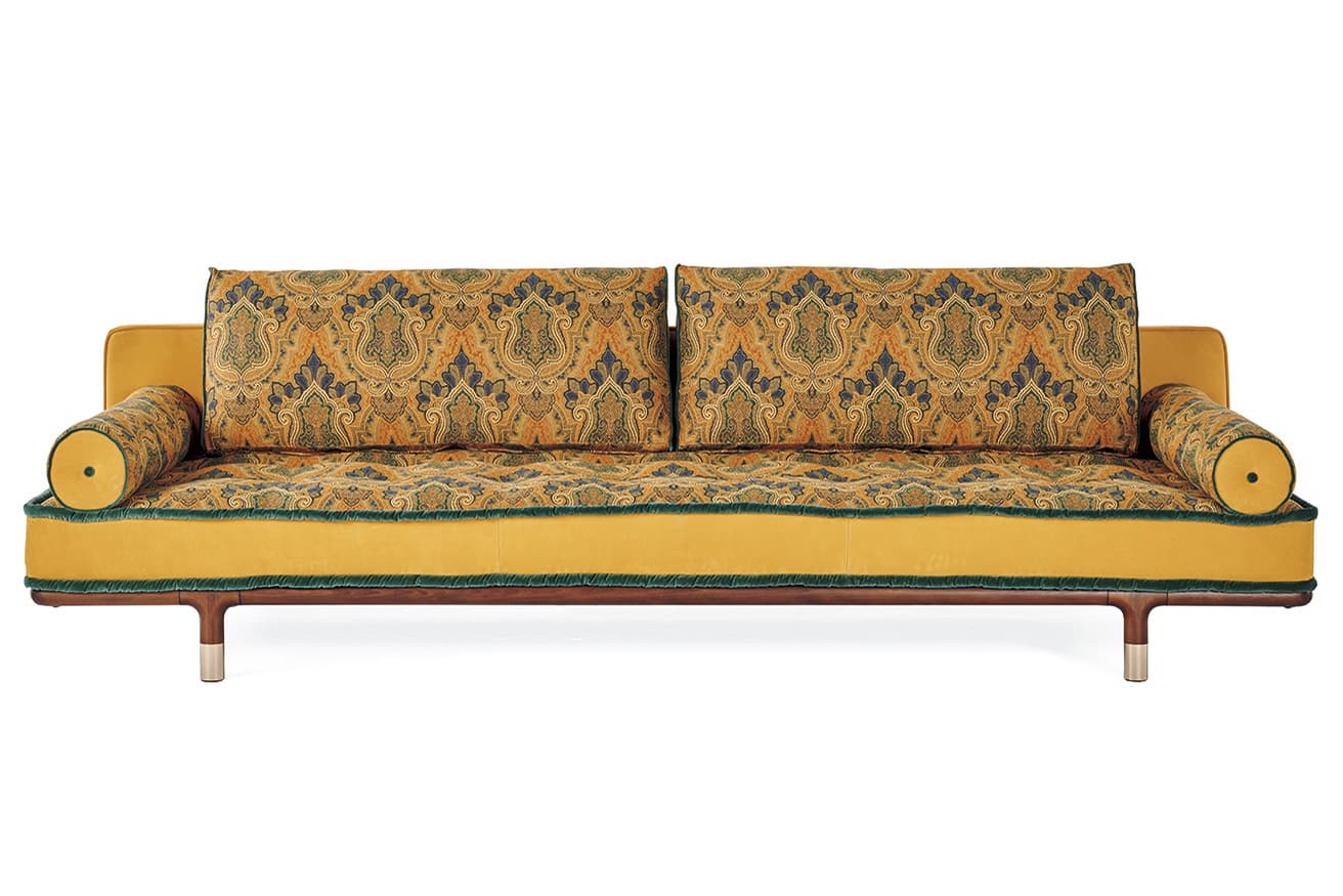 ［WOODSTOCK SOFA］1970年代のミュージックフェスから名づけられた、ホームインテリアズ誕生時から人気のソファ。3,740,810円（参考価格）。