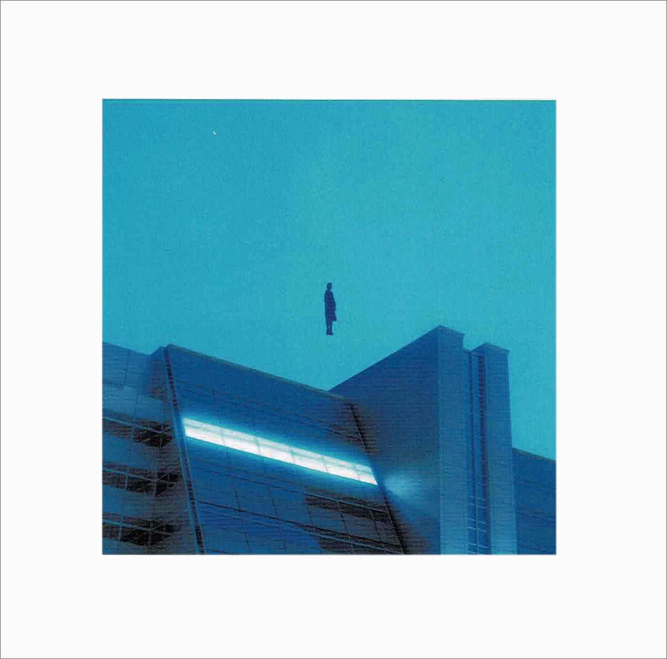 土岐麻子『PASSION BLUE』2019年。AVEX ENTERTAINMENT INC.（RZCB-87006/B）。アート・ディレクション：タルボット才門、写真：小林光大、レタッチ：安藤瑠美。Spotify、Apple Music、Amazon Musicにて配信中。photo_Tatsuo Iso
