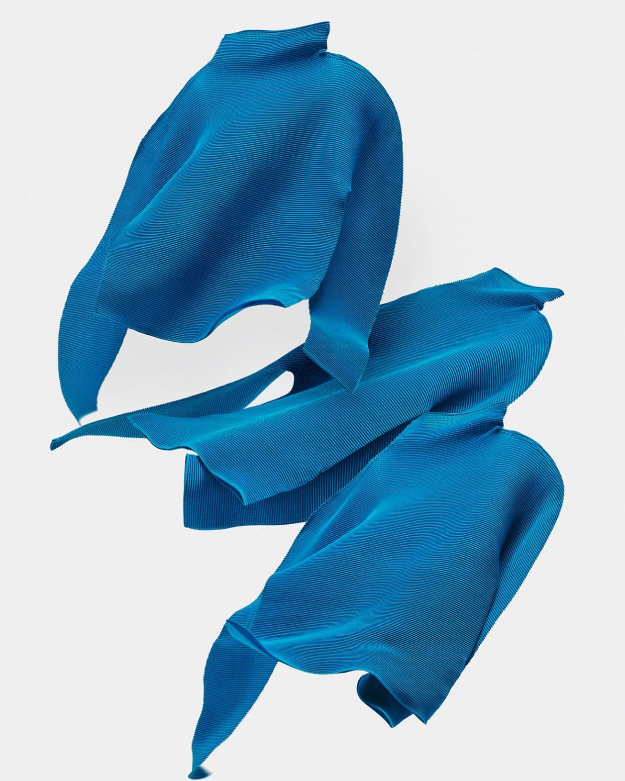 me ISSEY MIYAKE〉アイコニックアイテムのプレイフルな新色をチェック 
