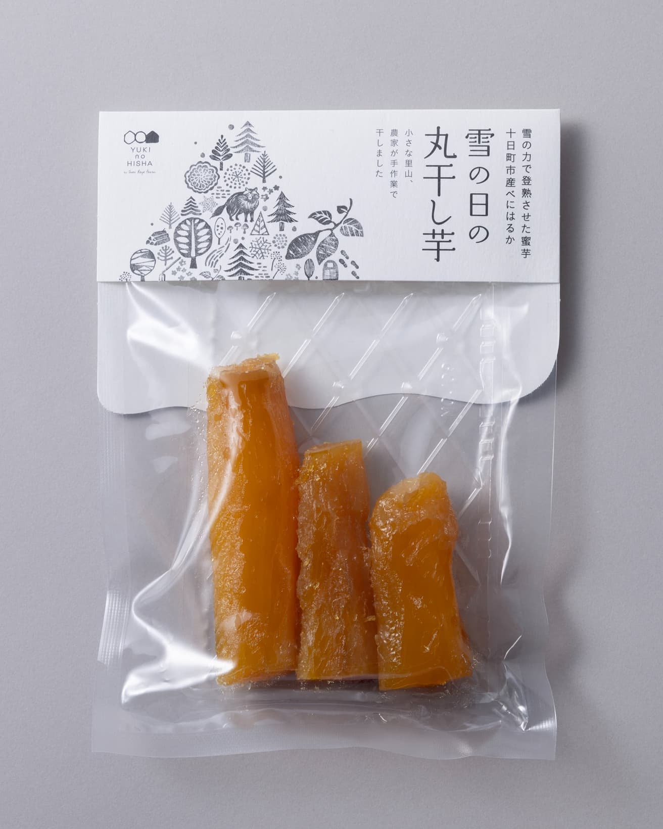 〈women farmers Japan〉の《雪の日の干し芋・丸干し芋》100 g895円。〈銀座・新潟情報館 THE NIIGATA〉東京都中央区銀座5-6-7 TEL 03 6280 6635