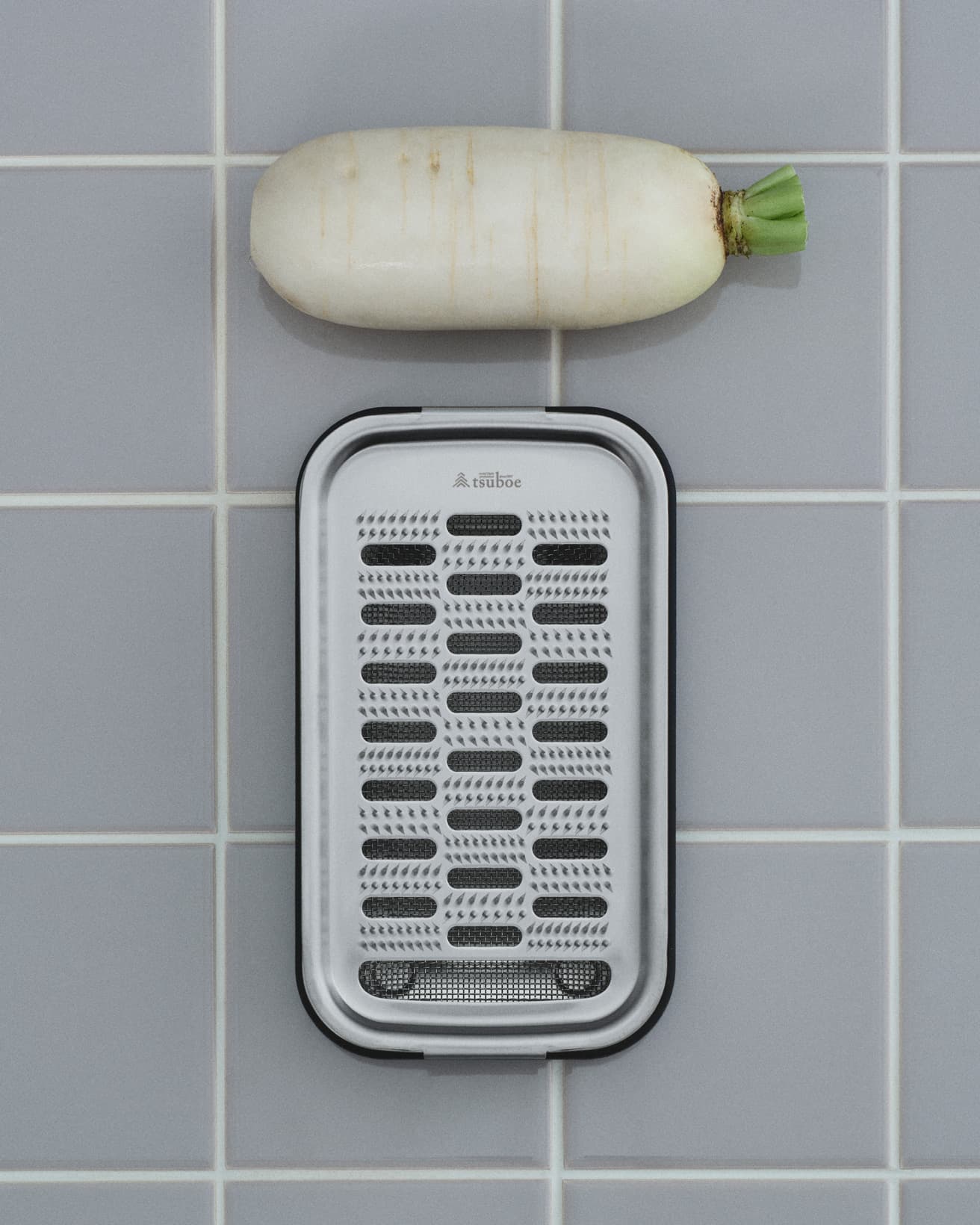 《極上おろし金 箱-hako-》W114×D193×H60mm。550g。11,000円 ●ツボエ TEL 0256 64 2772