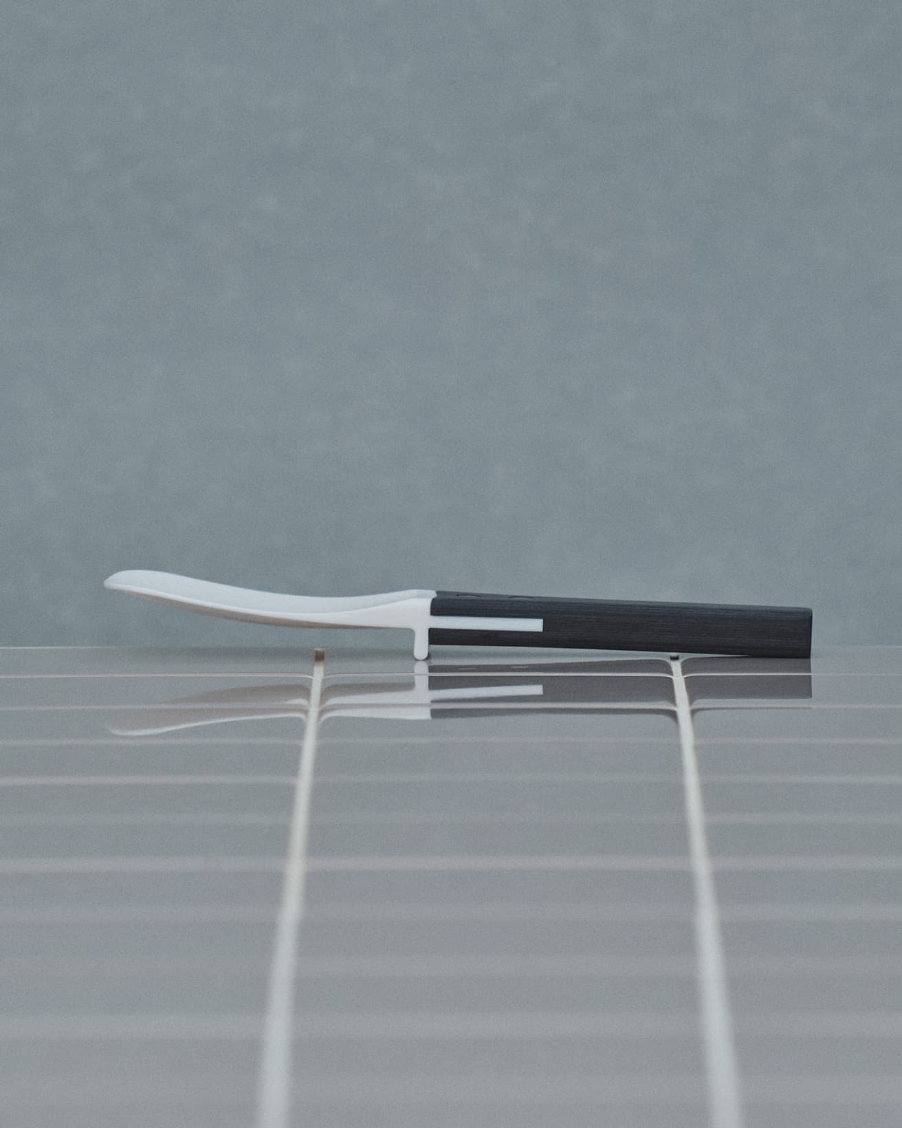 付け根に凸部を設けたことで、ヘラが宙に浮いたままホールドする仕組みになっている。