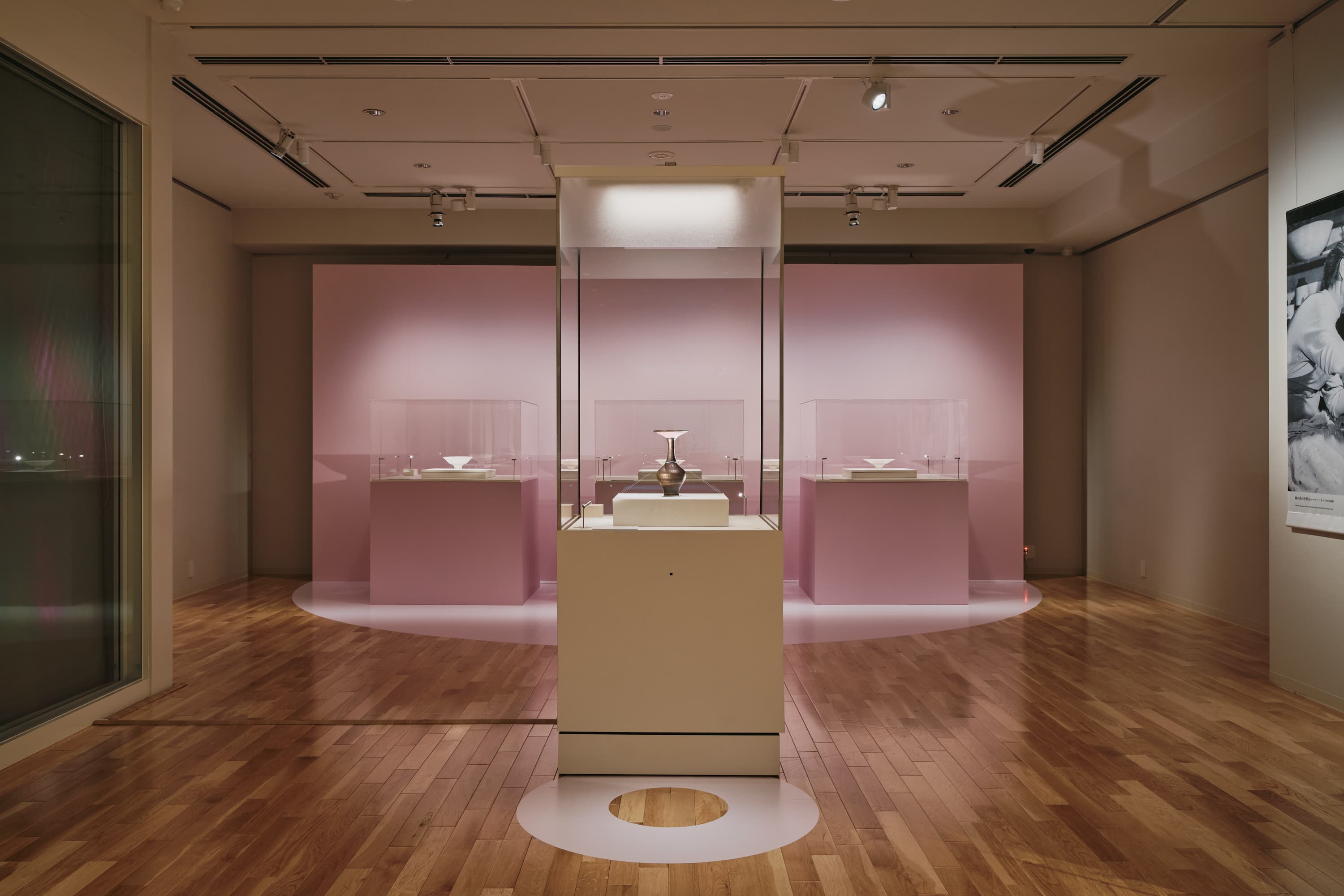 ルーシー・リーが愛される理由とは？ 金沢〈国立工芸館〉での大回顧展からひもとく。