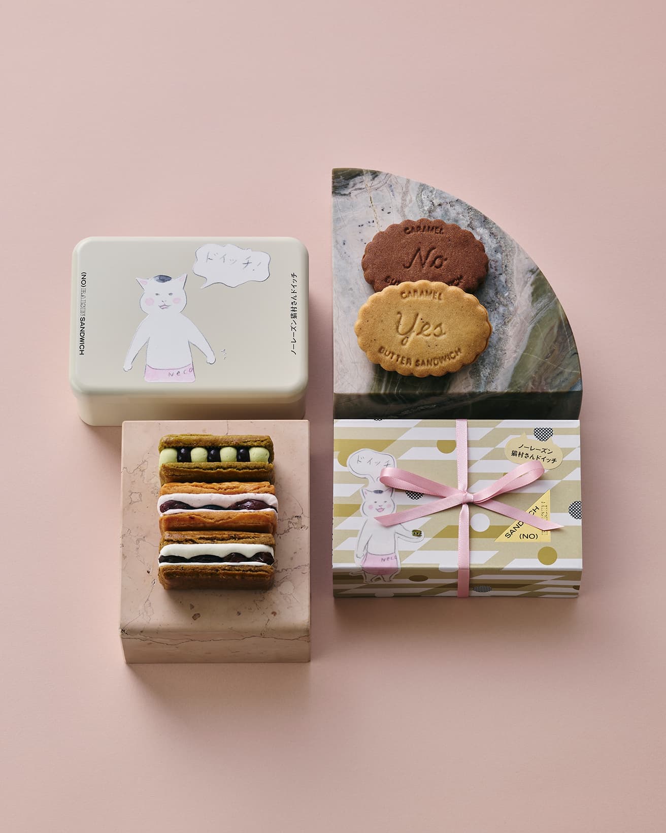 猫村缶入りの《ノーレーズン猫村さんドイッチのキャラメルバターサンド》（販売期間：10月10日〜10月25日）と、紙箱入りの《ノーレーズン猫村さんドイッチのバターサンド》（販売期間：10月19日〜10月25日）。※数量限定