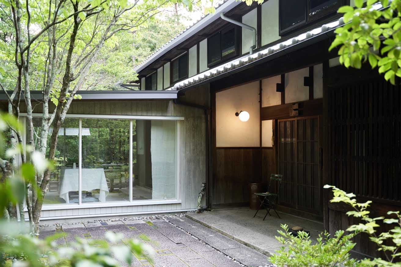 〈ギャルリ百草と百草の森〉（多治見市）では安藤雅信、内田鋼一、森北伸、安藤正子の作品を展示。photo_Kana Kurata
