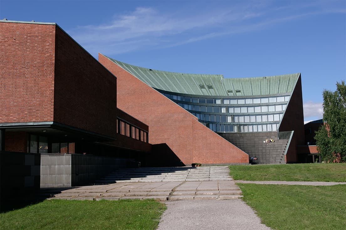 〈アアルト大学（ヘルシンキ工科大学）〉。photo_Alamy ／Aflo