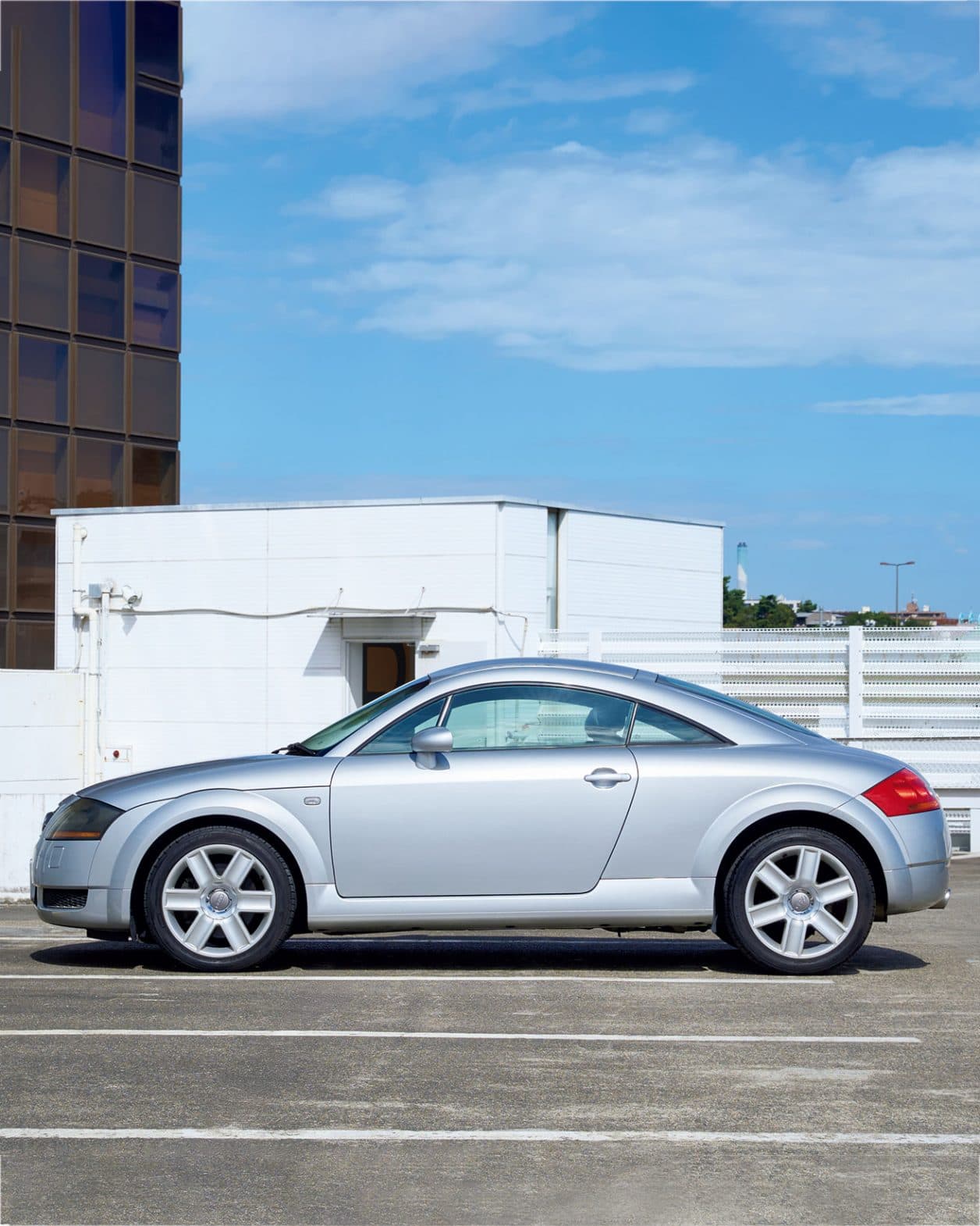 Chill CARS｜《アウディ TT（1st）》レス・イズ・モアを具現化した、カーデザインの金字塔。