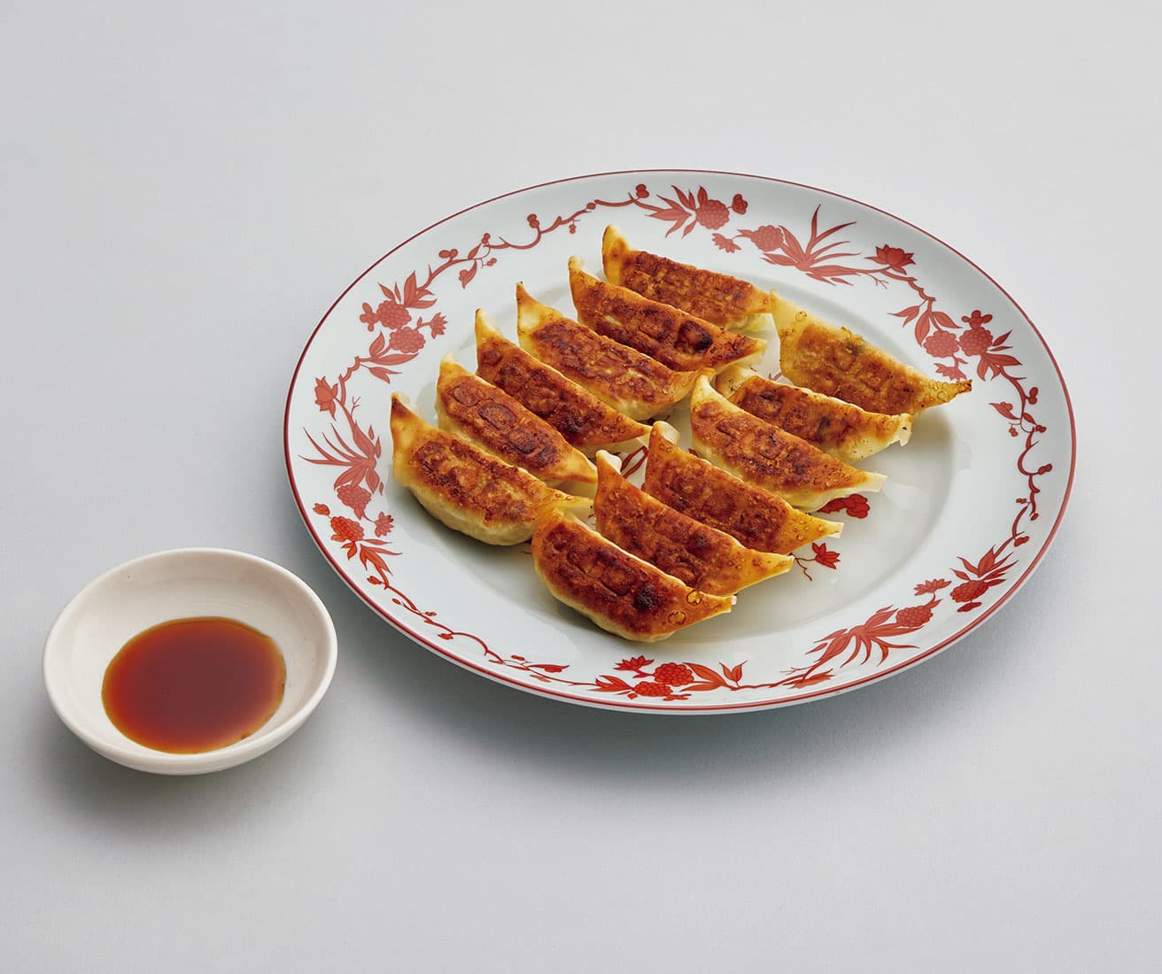 焼き餃子（12個入り）972円。