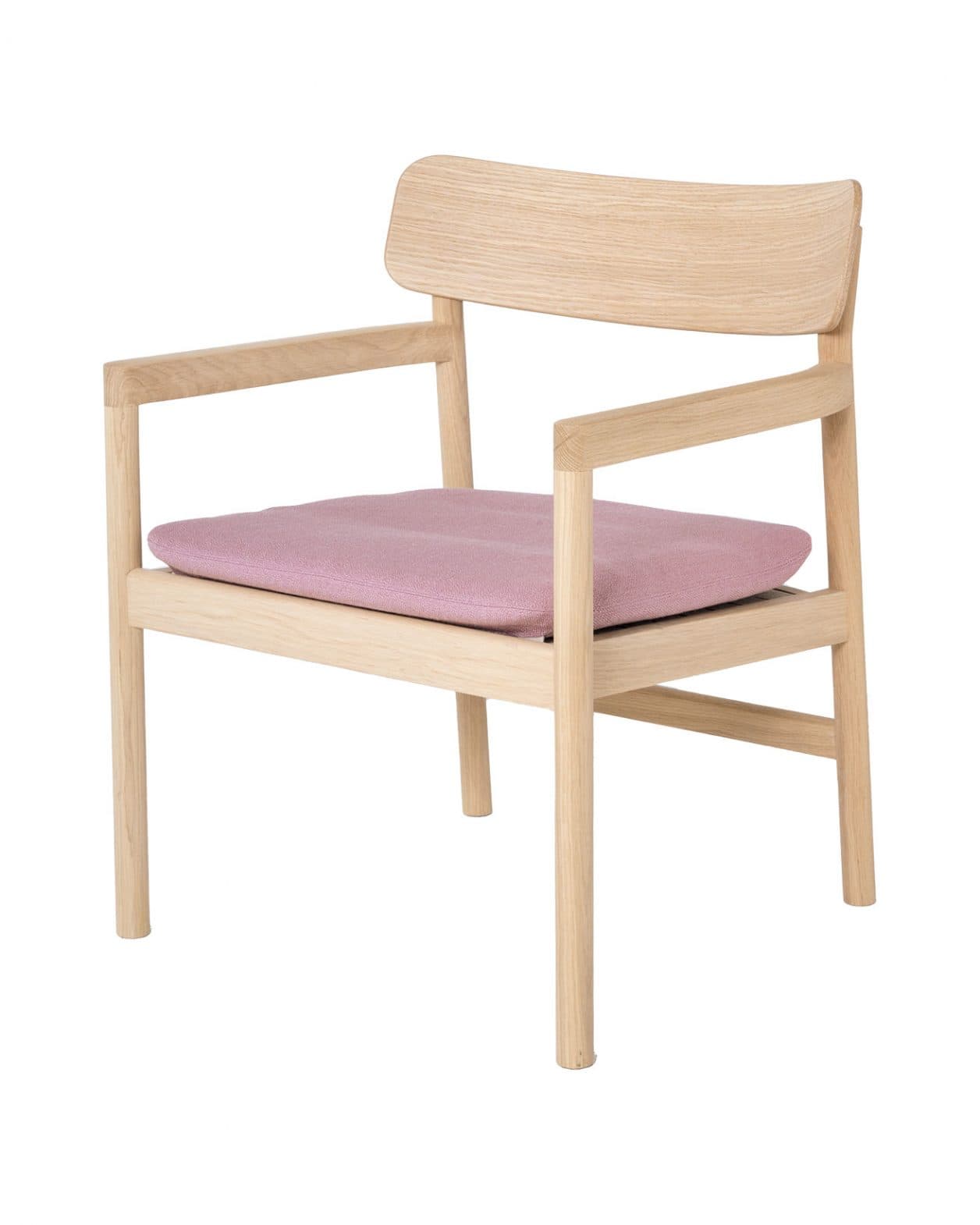 セシリエ・マンツが語る、構造美と誠実なクラフトが光るチェア。