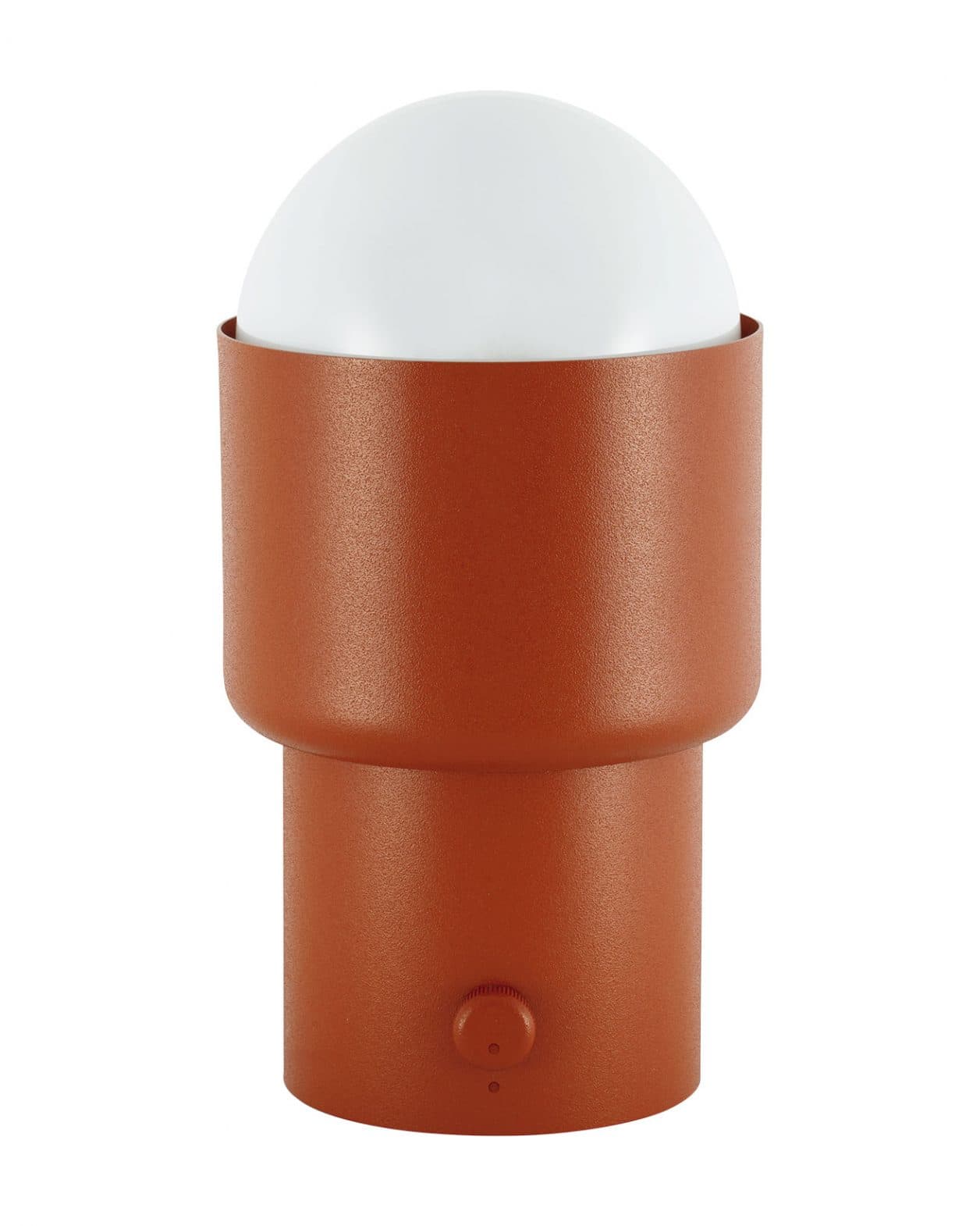 点在する地明かりが心地よい住環境を生む。二俣公一によるテーブルランプが登場。