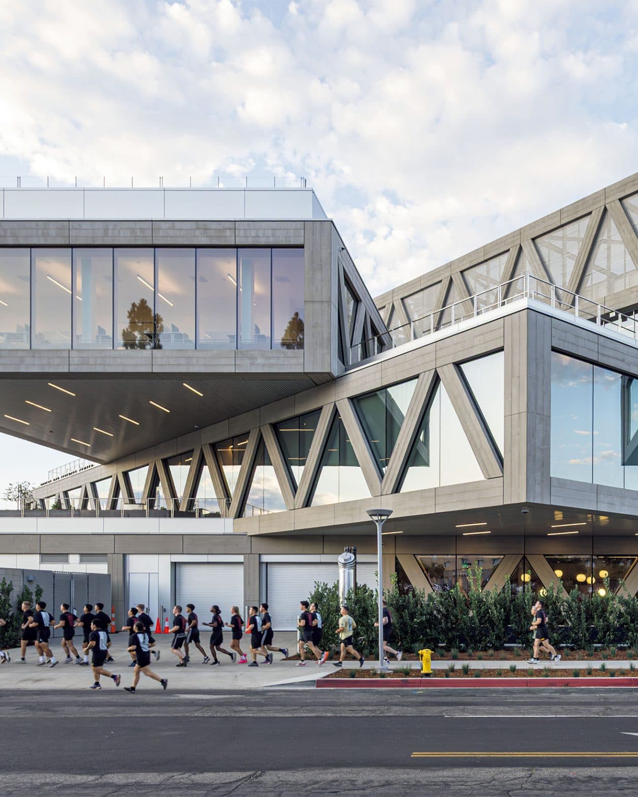 積まれたガラス箱？ BIG設計の大学です。