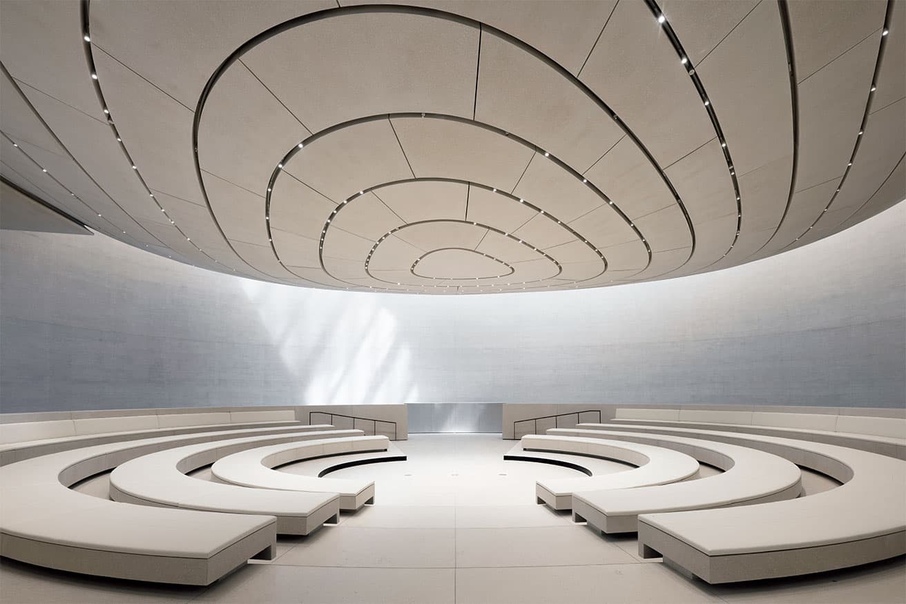 地元の白い砂に合う色を選んだ。