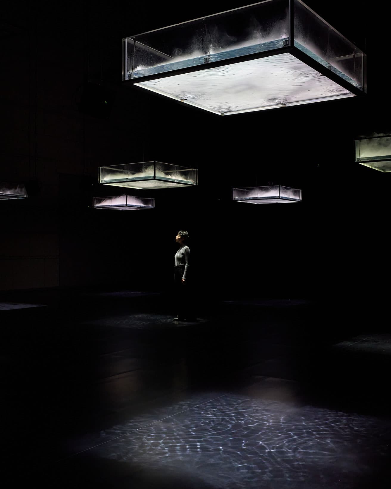 坂本龍一＋高谷史郎《LIFE–fluid, invisible, inaudible...》2007年。©2024 KAB Inc.　 撮影：丸尾隆一
