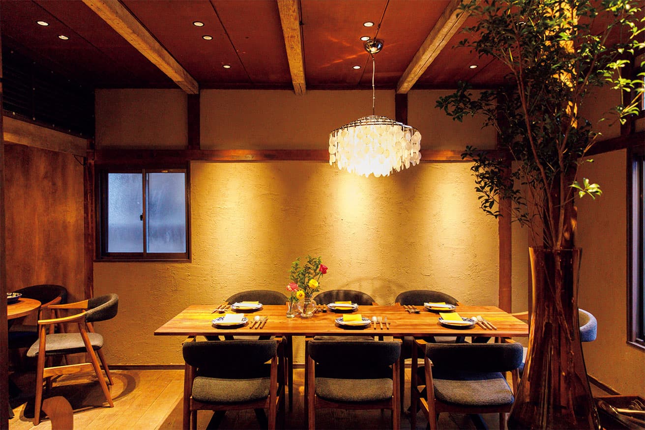 Instagram: ＠ilviottoloのDMに「Casa BRUTUSを見た」と書き添え、ハイライトのURLに日時（最終入店は21時）、人数を明記のうえ予約希望の旨を。21時以降は前菜やパスタなどアラカルトの注文も可能。